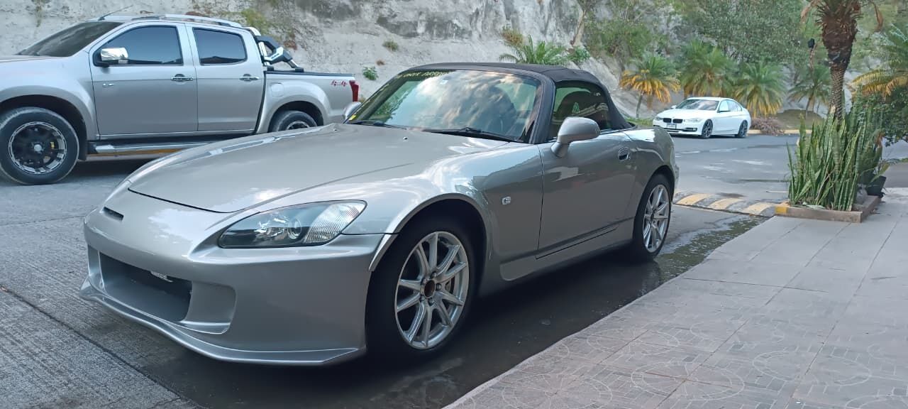 Honda S2000 plateado limpio a domicilio